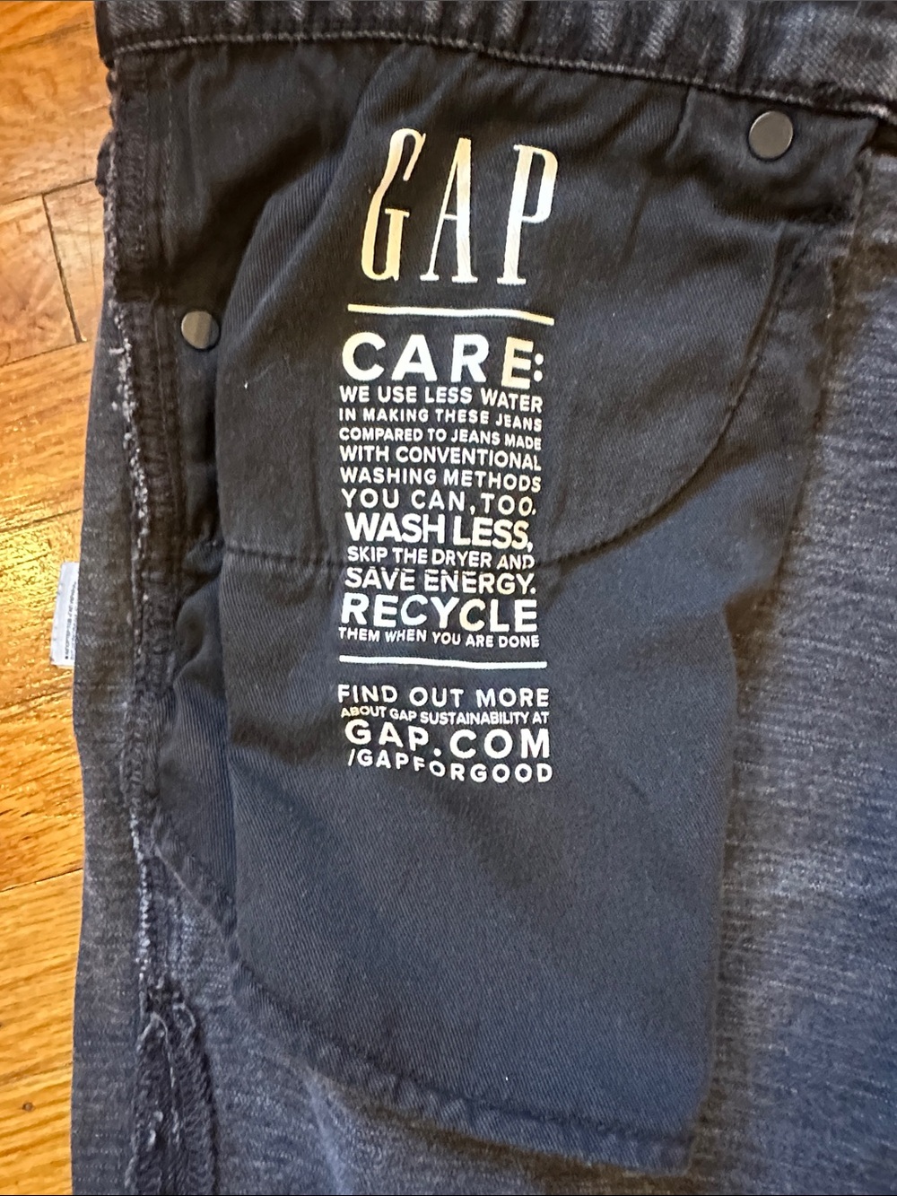GAP Men's Slim Straight Jeans in Washed Black